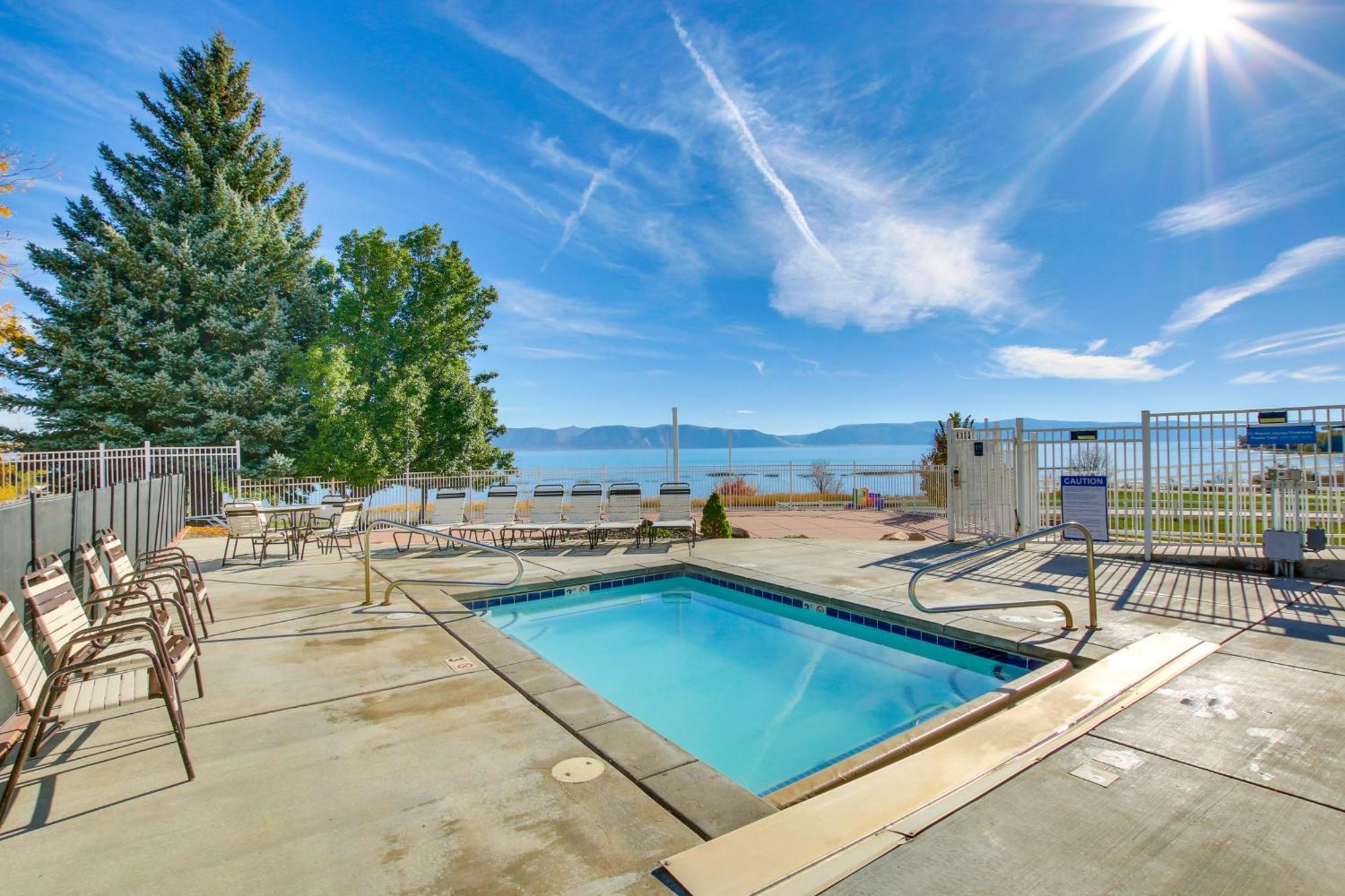 Spacious Garden City Townhome With Lake Views! Esterno foto